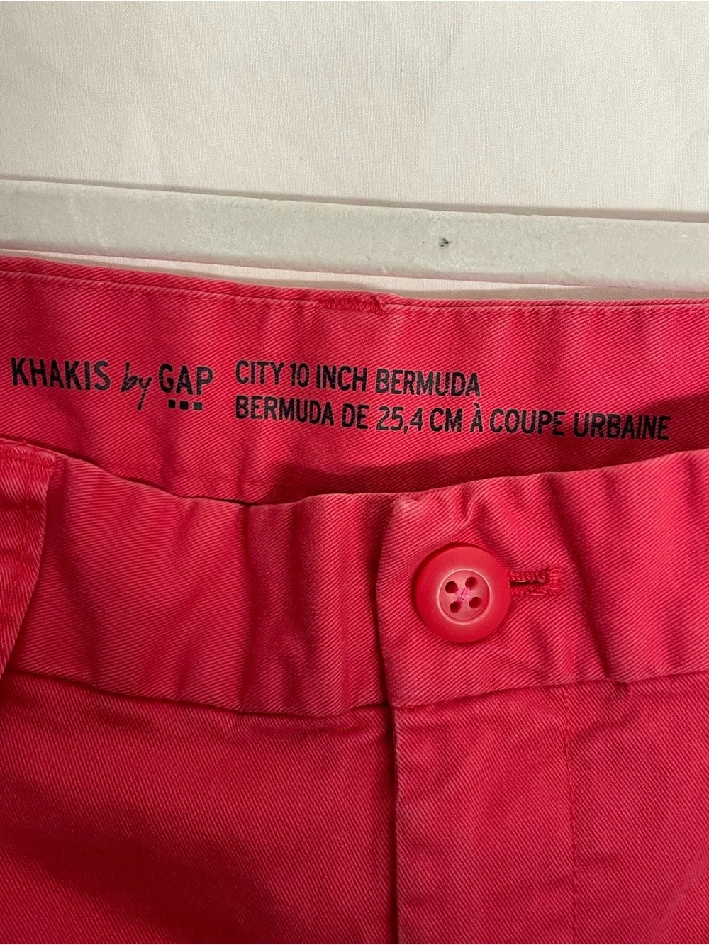 GAP Women’s Coral Kaki 10” Bermuda Shorts - Picture 3 of 4